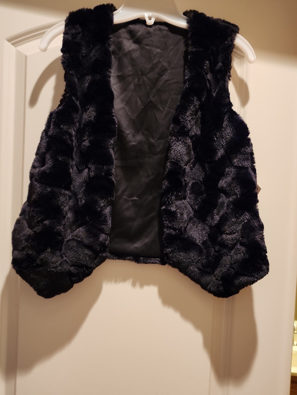 NWT Skies Are Blue Black Textured Scalloped Faux Fur Vest Women's XS